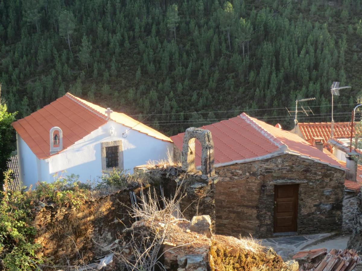 Вилла Casa Capela - Casas Do Sinhel Cha de Alvares Экстерьер фото