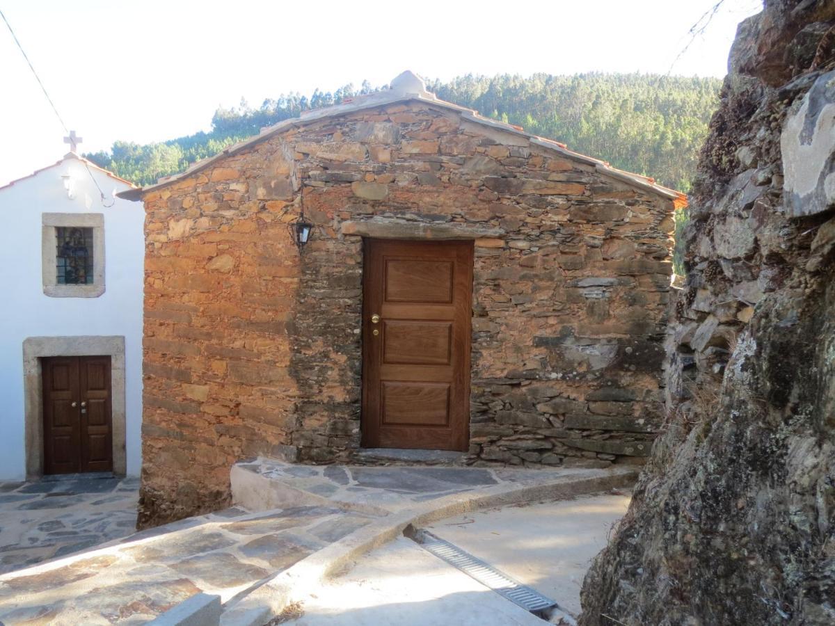 Вилла Casa Capela - Casas Do Sinhel Cha de Alvares Экстерьер фото